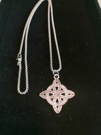 Collier et pendentif spirituel noeud de sorcière
