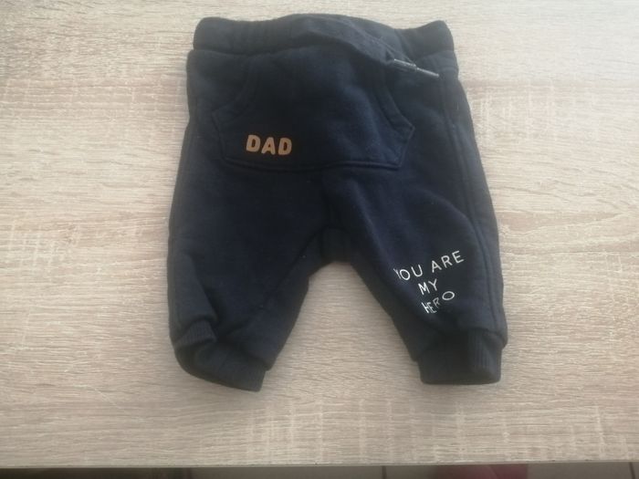 Lots pantalons et chaussettes - photo numéro 2