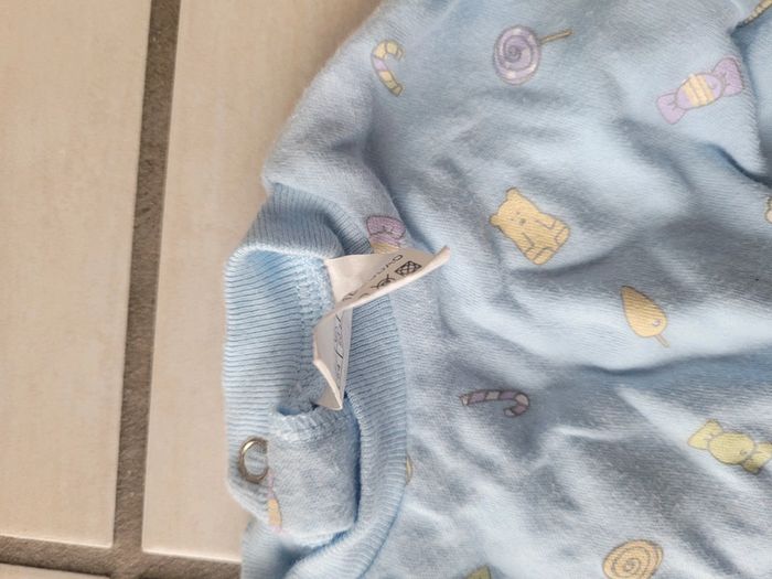 Lot 2 Pyjamas Grenouillère légères naissance/1mois  thème bonbon - photo numéro 5