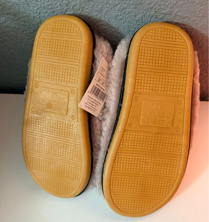 Pantoufles de maison pour femmes - photo numéro 4