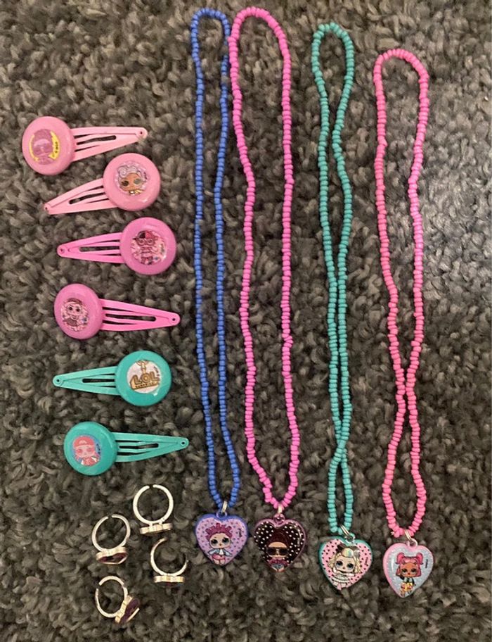 Lot de bijoux fantaisies des poupées LOL