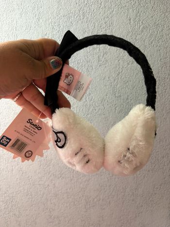 Cache oreilles Hello Kitty