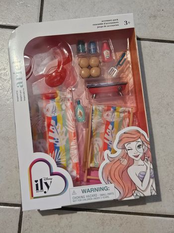 Coffret vêtements poupée ariel neuf
Disney ily