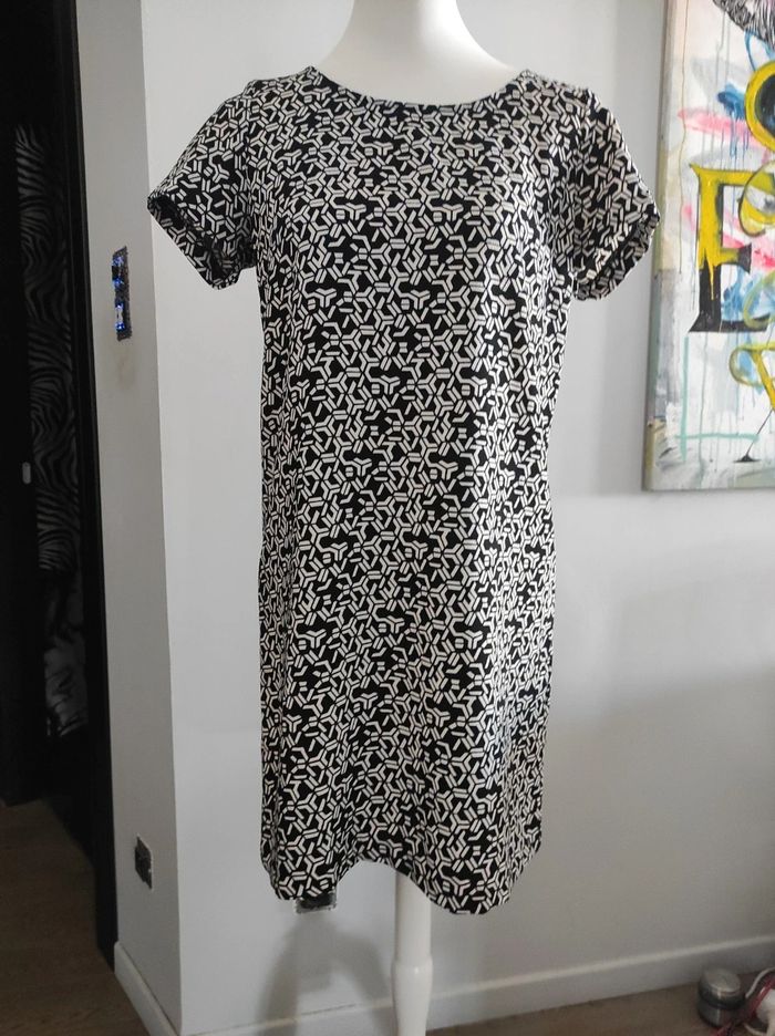 Robe noire et blanc - photo numéro 3