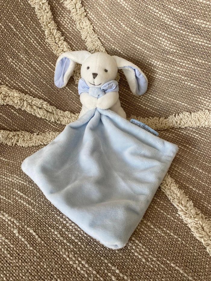 Peluche doudou et compagnie mouchoir 11cm lapin blanc et bleu parfait état