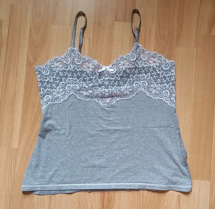 Caraco gris et dentelle taille 40
