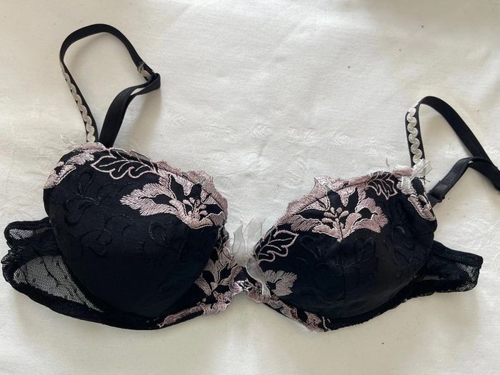 Soutien-gorge noir dentelle rose 85C - photo numéro 2