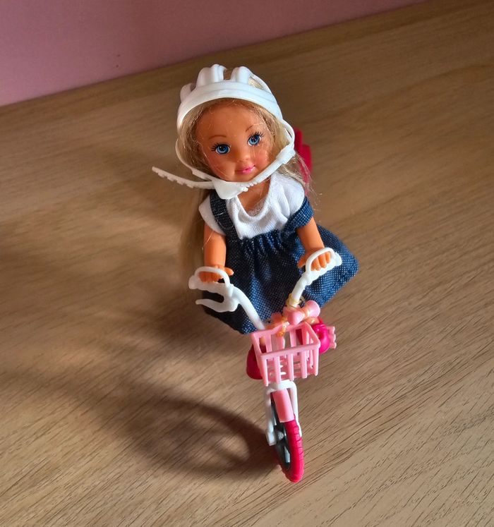 Poupée Evi love en vélo avec son chien - photo numéro 4