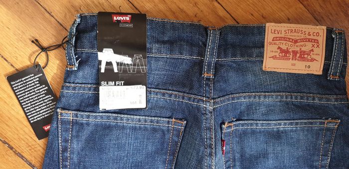 NEUF jean Levi's Strauss bleu taille 10 ans. Avec étiquette - photo numéro 9