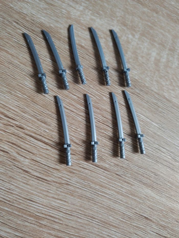 Lego lot 9 épées - photo numéro 2