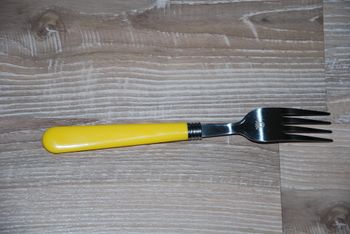 fourchette Benetton manche plastique jaune neuve