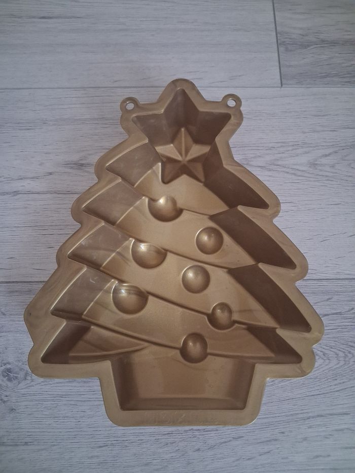 Moule en silicone dore "Sapin de Noel" en tres bon etat - photo numéro 6