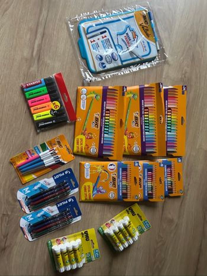 Lot fournitures scolaires NEUF - photo numéro 2