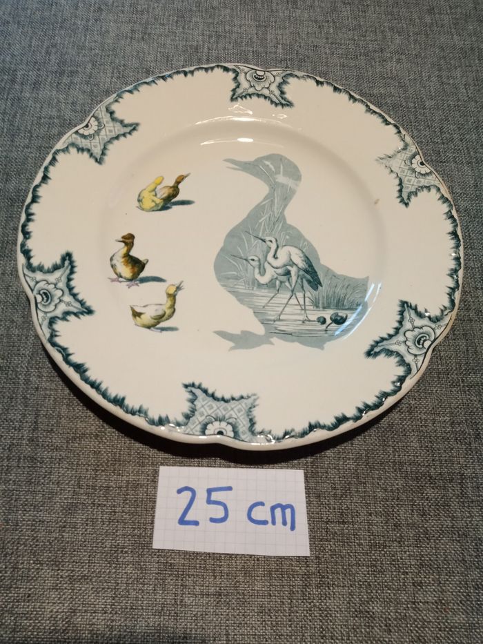 Assiette ancienne motif canard Creil et Montereau
