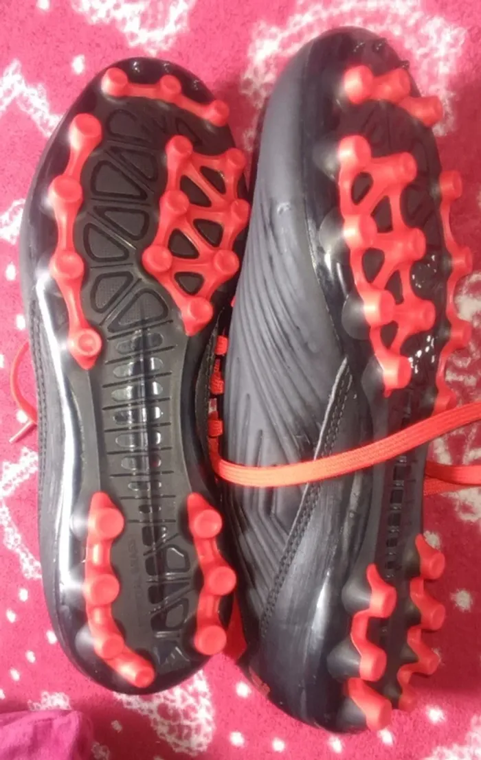 Baskets à crampons rouge/noir Adidas Predator - photo numéro 5