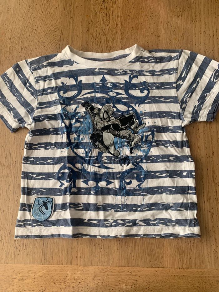T shirt spider man taille 8 ans