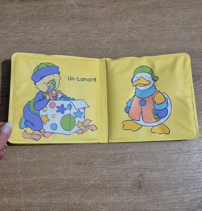 Livre de bain Bébé Caillou - photo numéro 5