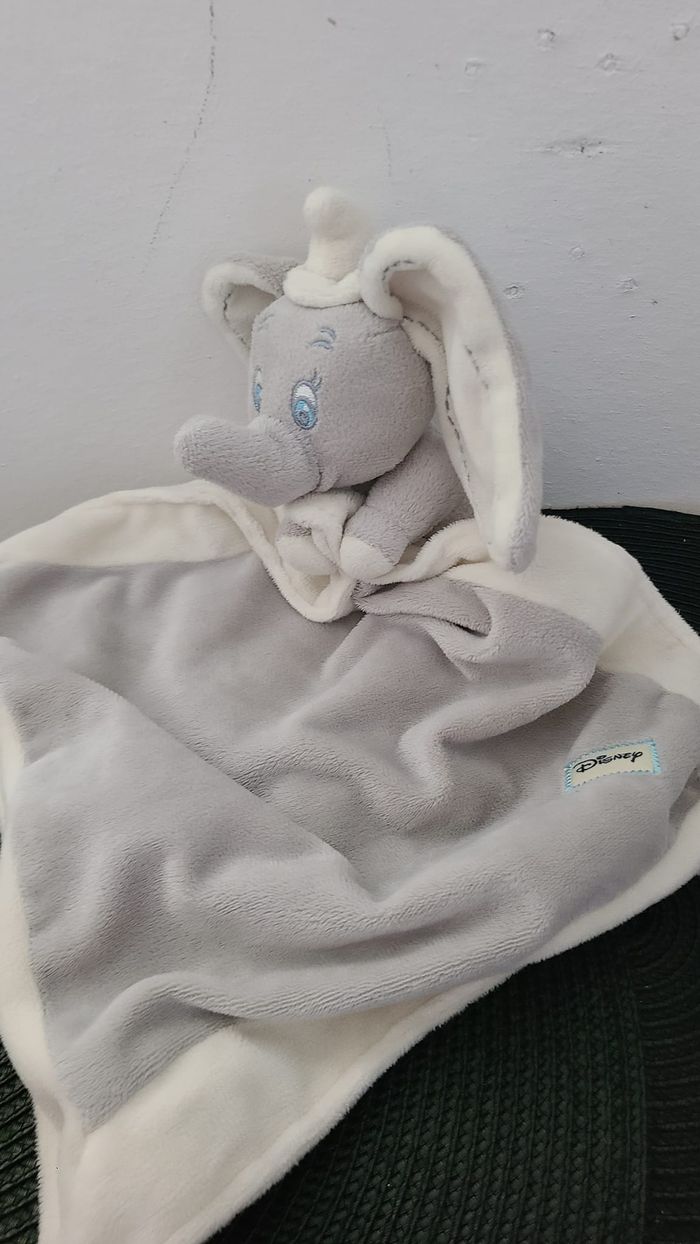 Doudou plat éléphant gris blanc Dumbo mouchoir couverture DISNEY - photo numéro 2