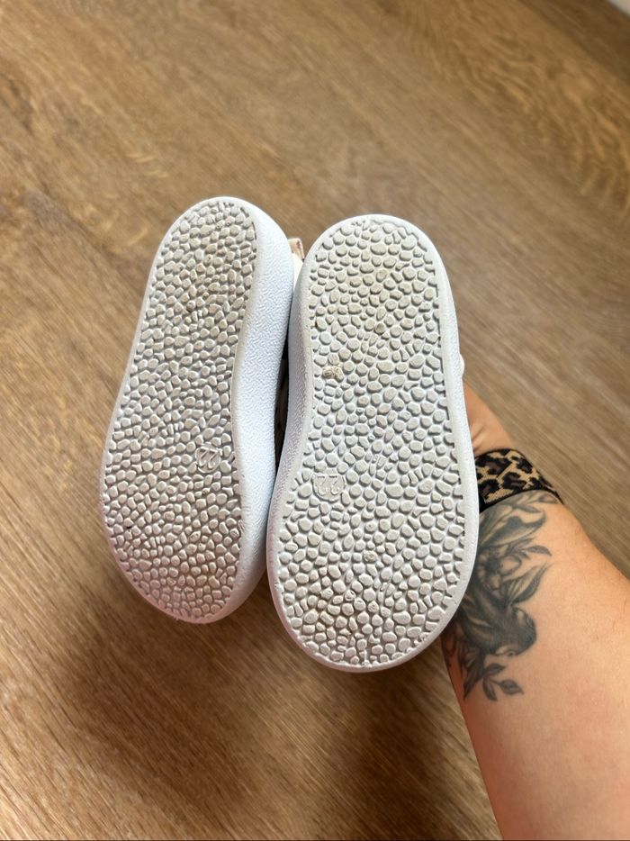 Petites chaussures - photo numéro 2