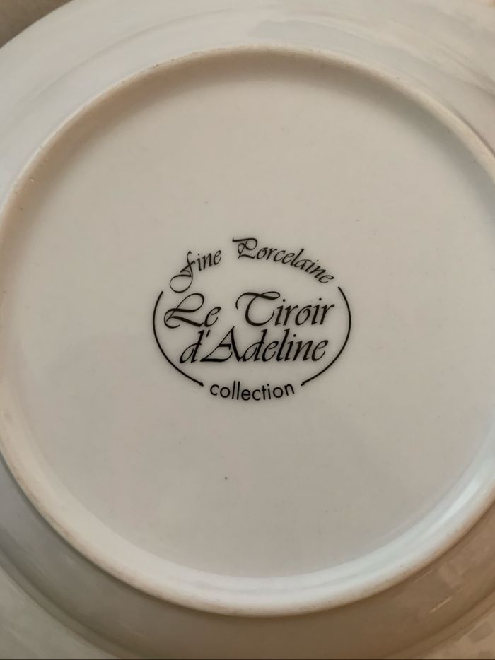 Lot de 6 assiettes creuses vertes et liserés lilas. Marque : - « Fine porcelaine, le tiroir d’Adeline « - photo numéro 4