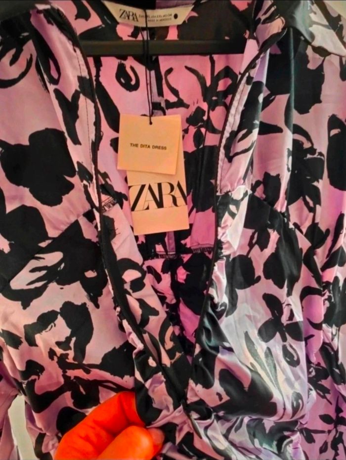 Très belle robe satinée - photo numéro 4