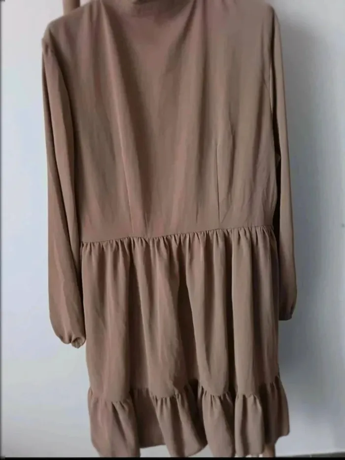 Robe  courte  chic  beige - photo numéro 3