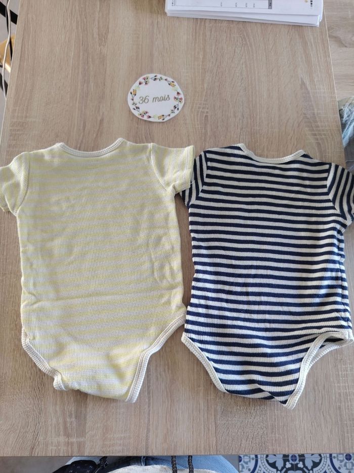 Lot de 2 Bodies en coton 36 mois Kiabi tbe - photo numéro 2