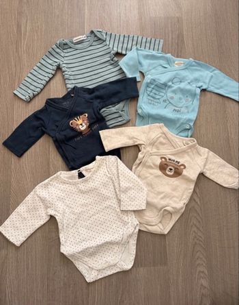 Lot 5 bodies manches longues taille 1 mois