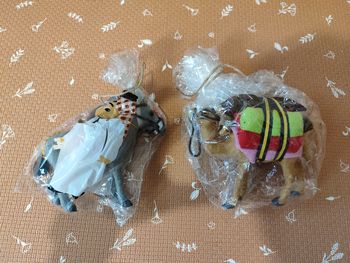 Lot de 2 figurines âne et dromadaire neuves