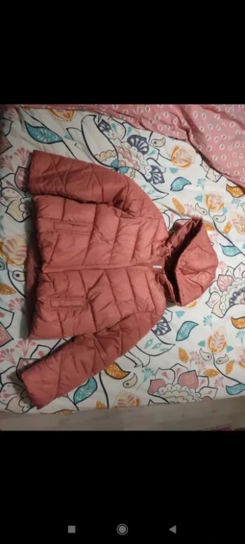 Manteau doudoune rose a étoiles la halle fille en très bon état taille 8 ans