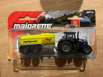 Miniature Majorette Tracteur New Holland avec épandeur
