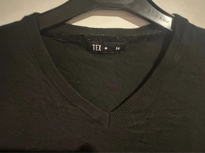 Pull noir col V - photo numéro 2