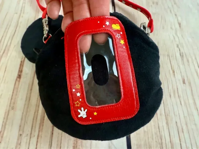 Sacoche Lanière exclusive porte pass annuel (ou magic pass) Disneyland Tokyo tête de Mickey - photo numéro 10