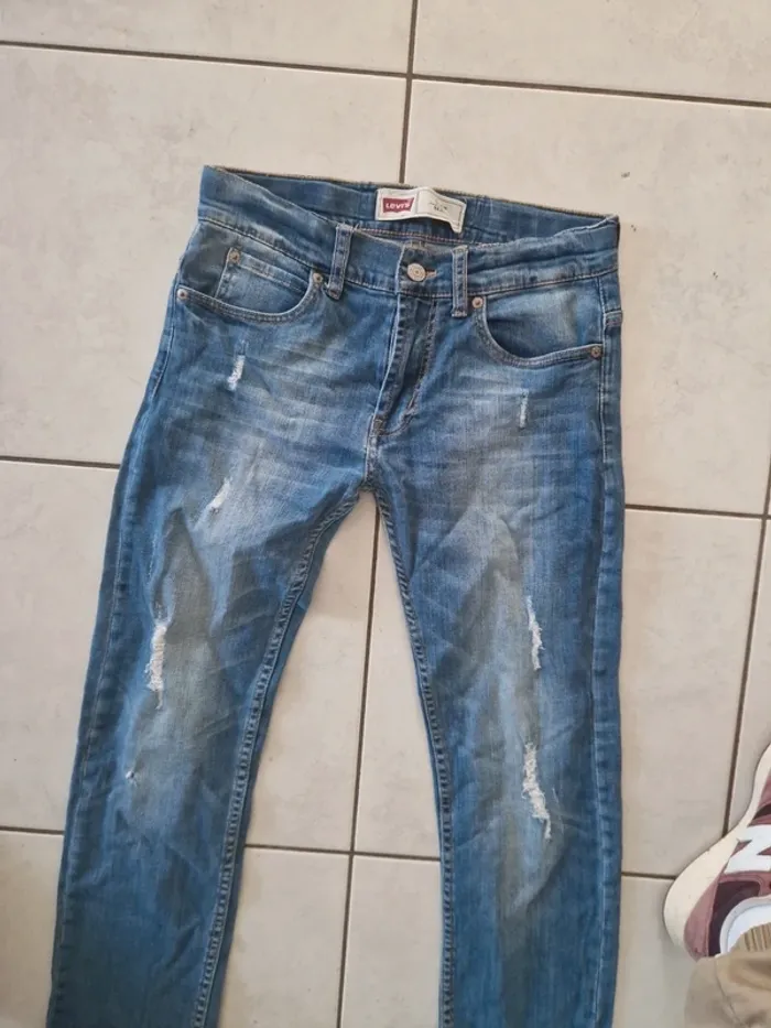 Jeans levis 511 taille slim 12 ans tres bon etat - photo numéro 2
