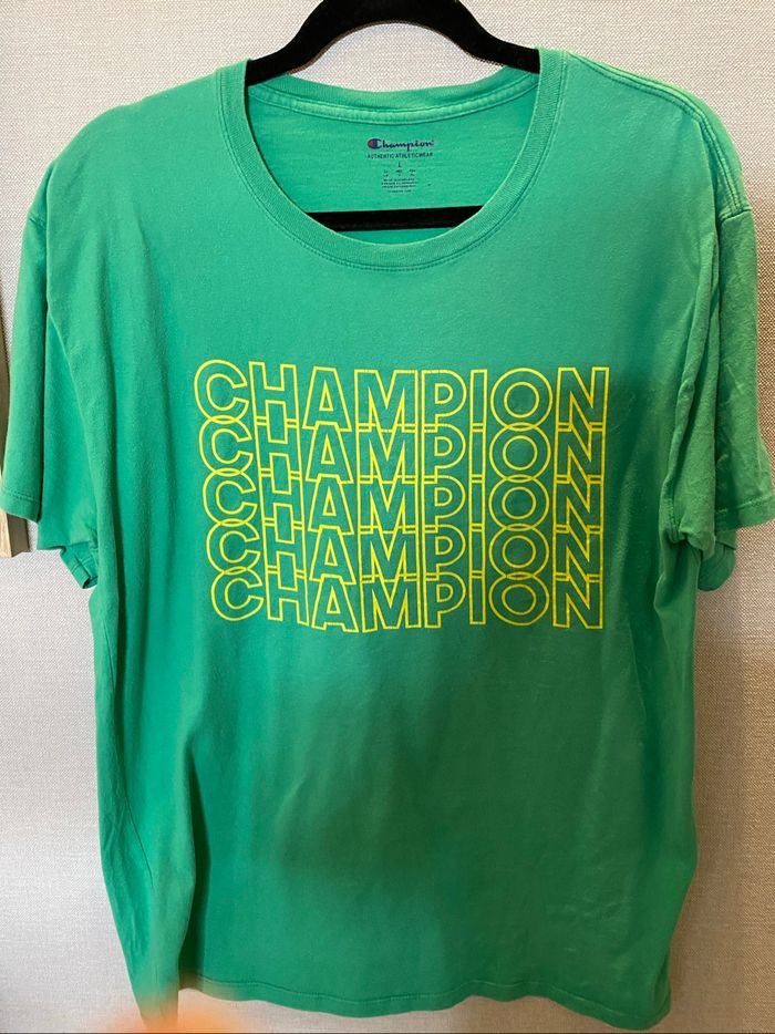 Domine le Style avec ce  t-shirt Champion L  !