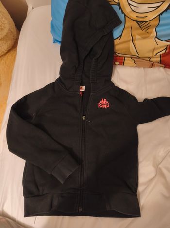 Veste noire à capuche