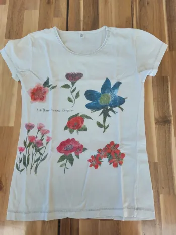 T-shirt blanc fleuri