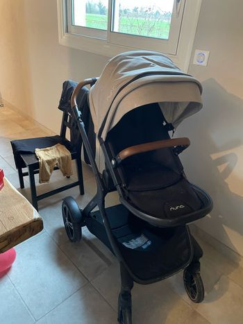 Poussette nuna demi grow