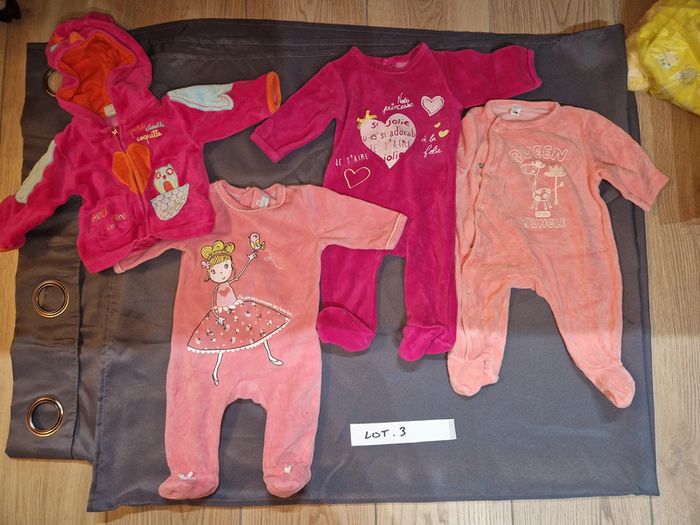 Lot 3 : Lot de pyjamas et veste- 3 Mois