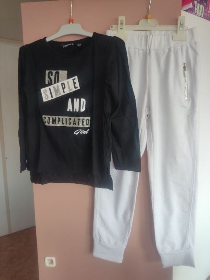 Ensemble tee shirt et pantalon