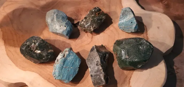 Morceaux de verre fondu vert – résidu ancien de forge – curiosité minérale - photo numéro 8