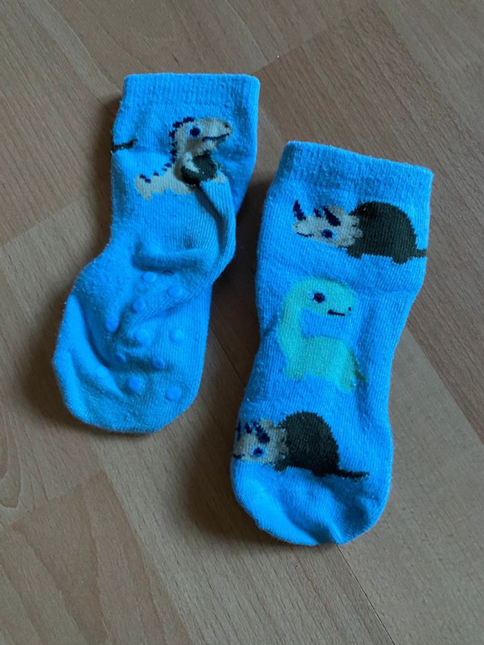 Chaussettes anti dérapantes dinosaure Taille 19-22 - photo numéro 2