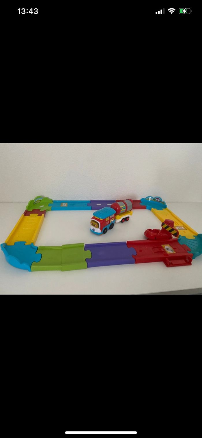 Circuit train tut tut bolides + train Ruben et la citerne Vtech - photo numéro 3