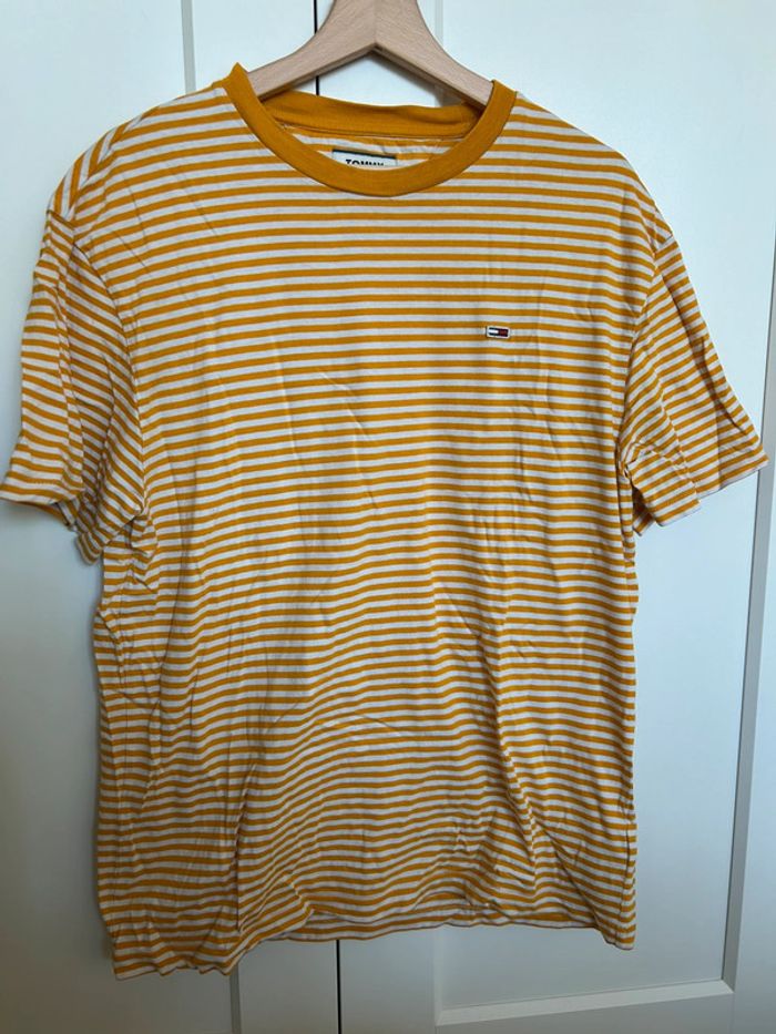 581 – t-shirt rayé jaune et blanc Tommy Hilfiger