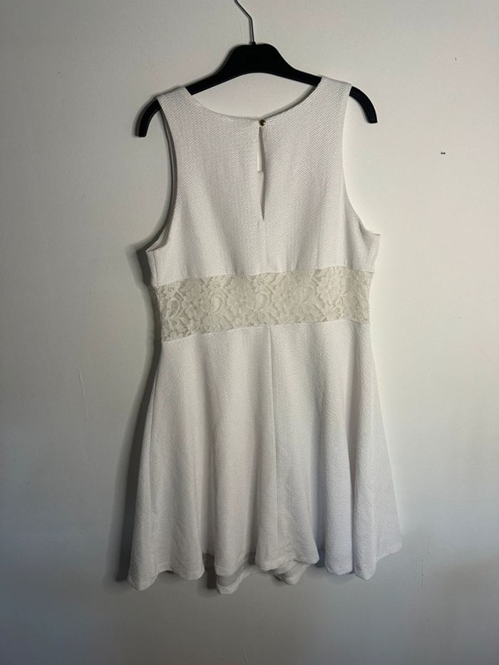 Robe blanche ajourée dentelle Taille 40/42 parfaite pour l’été - photo numéro 2