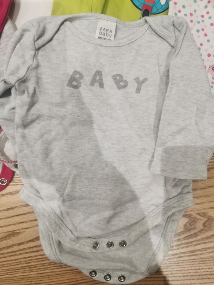 Lot de 6 bodies 6 mois - photo numéro 3