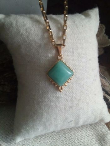 Collier pendentif oriental en pierre d'aventurine verte naturelle
