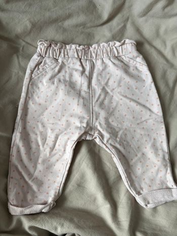 Pantalon à pois rose