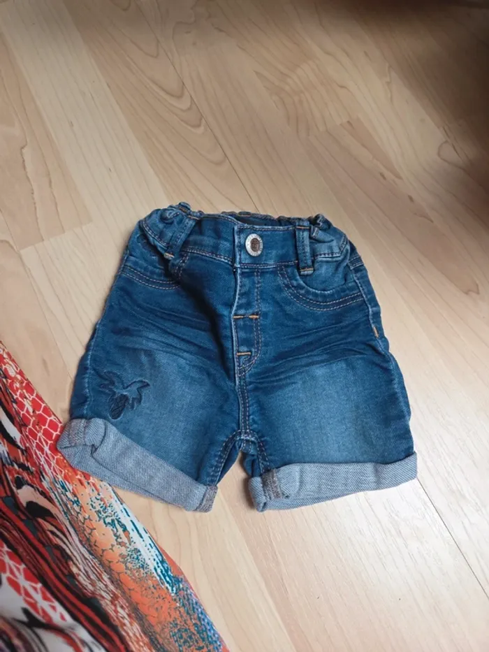 Short 6mois fille in extenso