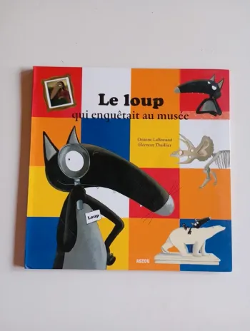 Le loup qui enquêtait au musée